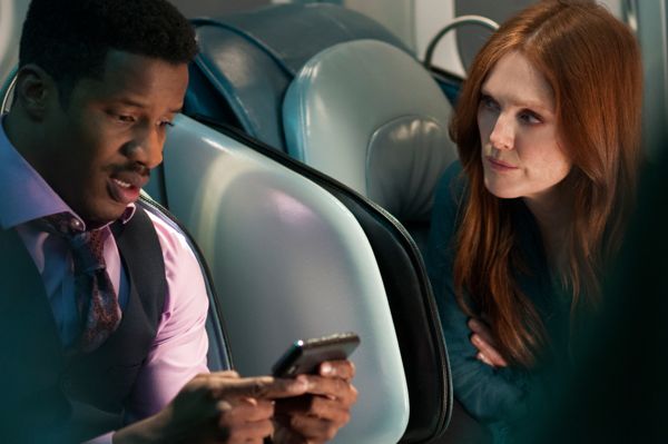 Nate Parker and Julianne Moore in NON-STOP