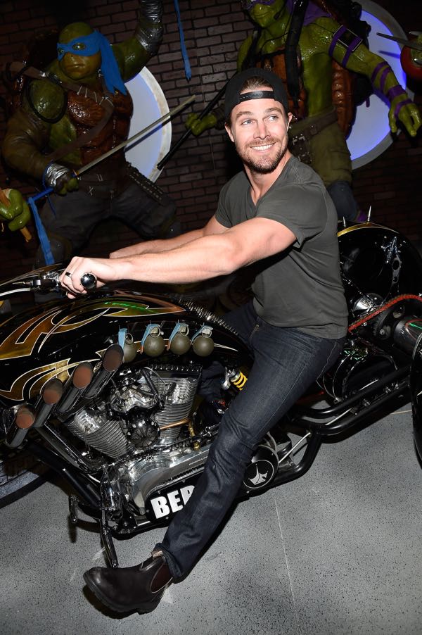 Stephen Amell Megan Fox TMNT WonderCon 2016 2