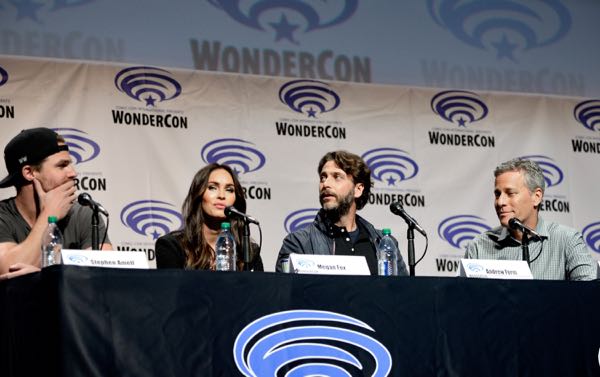 Photos: Stephen Amell and Megan Fox Talk 'Teenage Mutant Ninja Turtles: Out Of The Shadows' and Sign Autographs at WonderCon