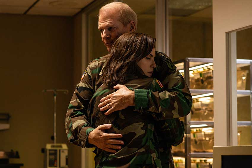 Julianna Margulies Noah Emmerich The Hot Zone