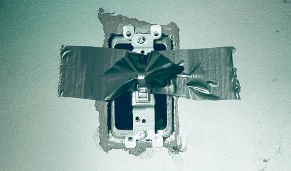 New Movie Trailer and Poster: 'Lights Out' Horror Movie Looks Chiling