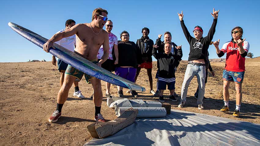 Johnny Knoxville, Spike Jonze, Jeff Tremaine Reminisce About Past Jackass Moments 