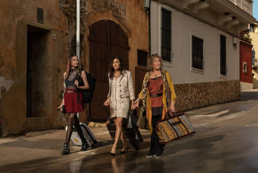 Eva Longoria, Victoria Bazua and Carmen Maura in Land of Women
