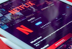 Beyond the 'Play' Button: How Netflix Stories and Disney+ 'Fanzones' are Gamifying the Streaming Experience