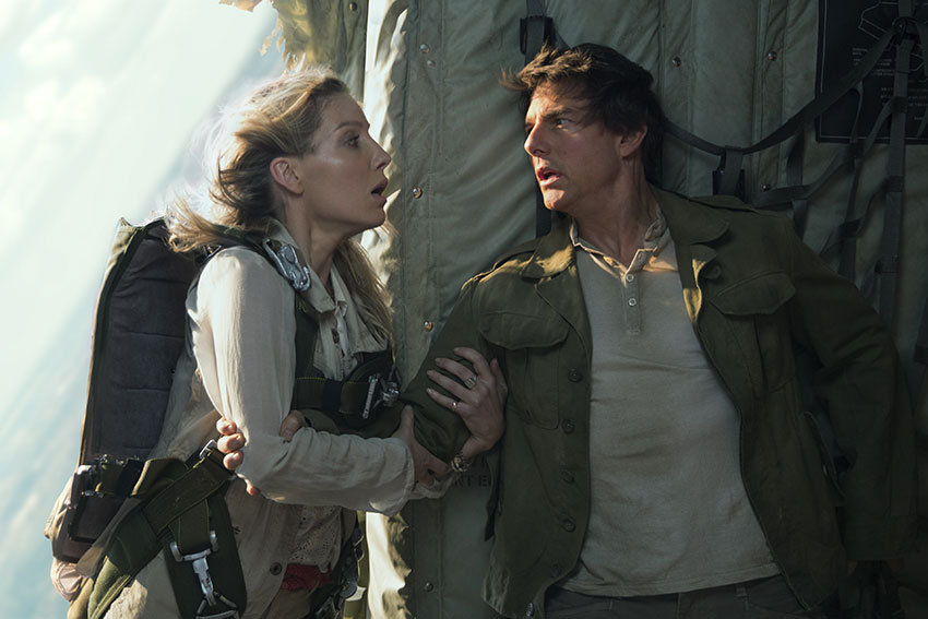 Tom Cruise and Annabelle Wallis in The Mummy