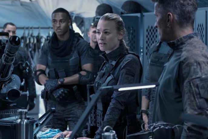 Yvonne Strahovski, Keith Powers in THE TOMORROW WAR