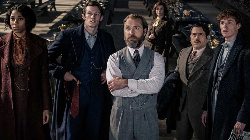 Jude Law, Eddie Redmayne in FANTASTIC BEASTS: THE SECRETS FO DUMBLEDORE