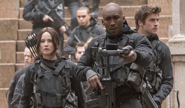 Hunger Games Mockingjay Part 2 Jennifer Lawrence Liam Hemsworth
