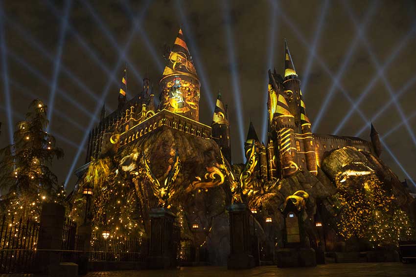 The NighttimeLights at Hogwarts Castle Hufflepuff WWoHP at USH
