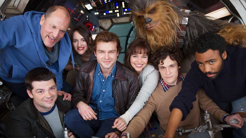 Clockwise from bottom left: co-director Christopher Miller, Woody Harrelson, Phoebe Waller-Bridge, Alden Ehrenreich, Emilia Clarke, Joonas Suotamo as Chewbacca, co-director Phil Lord, and Donald Glover. Photo credit: Jonathan Olley ©2017 Lucasfilm Ltd. All Rights Reserved.