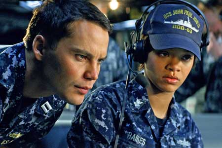 Battleship_Taylor Kitsch and Rihanna