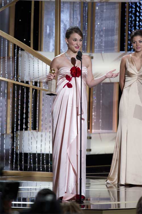 Natalie Portman wins for BLACK SWAN @HFPA