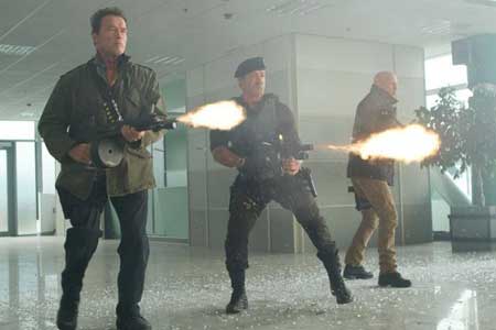 Video: Willis and Schwarzenegger Shoot Em Up In Smart Car Getaway