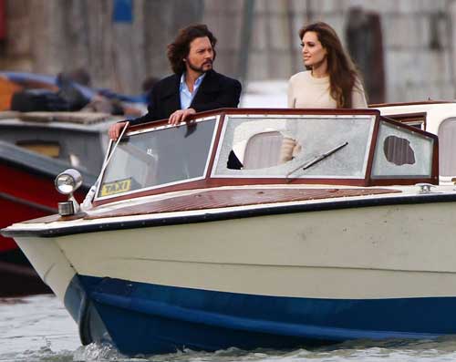 Johnny Depp and Angelina Jolie in The Tourist