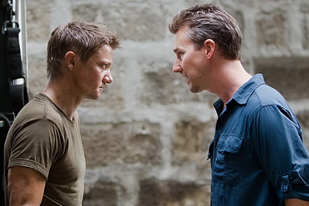 bourne_legacy_Jeremy_Renner_Edward_Norton_movie_still